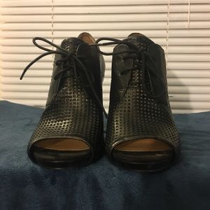 Nine West open toe boot heel